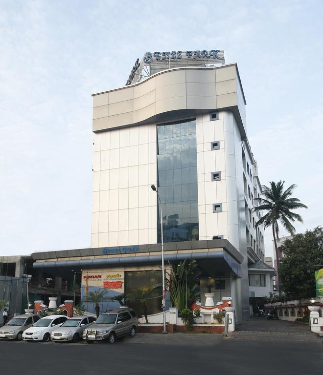 Hotel Benzz Park Madrás Exterior foto
